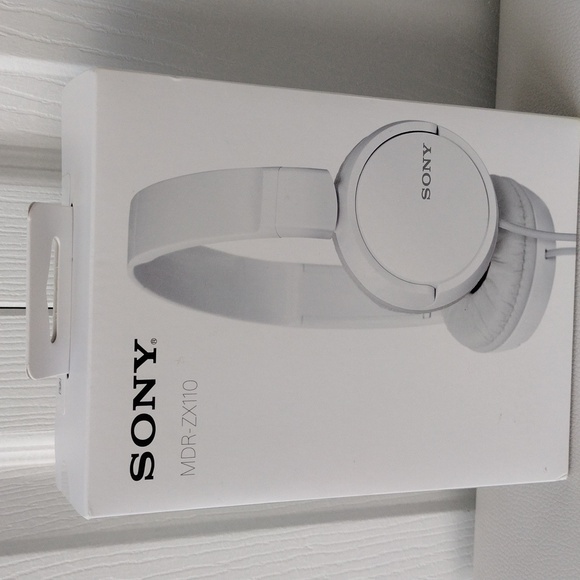 Sony Headphones - Picture 14 of 14